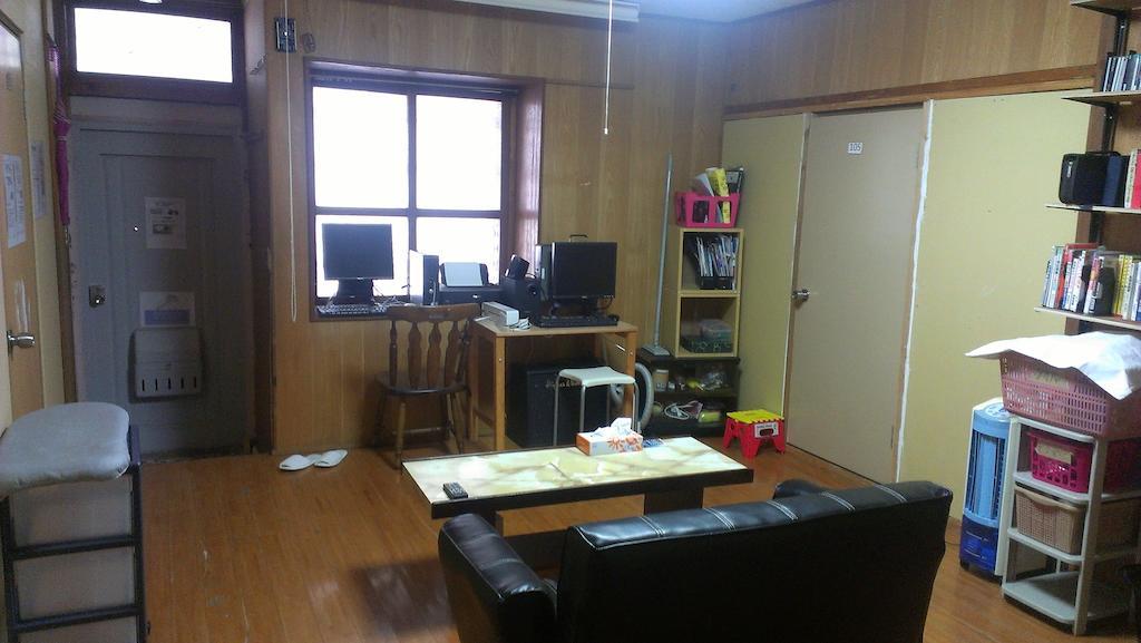 Koza Share House Hotel Okinawa Exterior foto